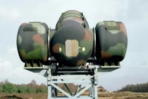 Giảm thanh cho pháo: Giá "cắt cổ" và vô dụng tới không ngờ