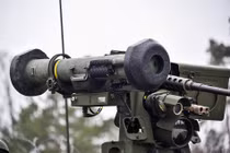 Mỹ trang bị tên lửa Javelin cho Stryker để đối đầu với T-72 Nga?