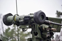 Mỹ trang bị tên lửa Javelin cho Stryker để đối đầu với T-72 Nga?