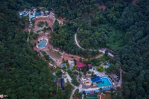 Bên trong khu sinh thái ở Sóc Sơn được lãnh đạo xã gọi là 'nhà tạm'