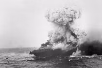 Cơn ác mộng lớn nhất của lính hải quân: Sống sót khi tàu chìm