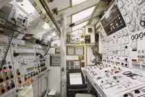 Cuộc sống chật chội bên trong tàu ngầm già nhất nước Anh