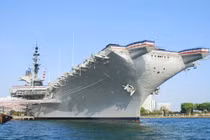 Hy hữu: Cuộc đối đầu giữa thuyền buồm và tàu sân bay Mỹ