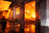 Phú Tài nói gì vụ cháy nhà xưởng rộng 6.000 m2?