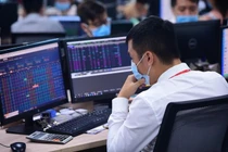 VN-Index tăng nhẹ 4 điểm, nhiều mã bất động sản chưa thoát cảnh giảm sàn 