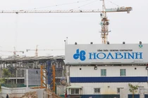 Anh trai Chủ tịch Hoà Bình muốn sang tay cho con trai 900.000 cổ phiếu HBC 