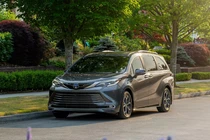 Toyota chính thức trình làng mẫu xe minivan Sienna 2025 mới 