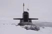 Sức mạnh ba tàu ngầm nguyên tử Nga vừa đội băng ở Bắc Cực