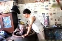 Săn rắn ăn thịt, lão nông bỗng dưng hóa 'người rắn' đáng sợ