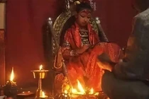 Hé lộ gây sốc cuộc đời bi thảm của 'thánh nữ' Ấn Độ