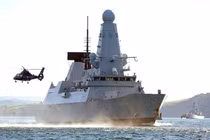 Tàu chiến HMS Defender Anh đắt tiền nhưng vô hại với tàu chiến Nga