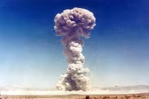 Quốc gia duy nhất tự nguyện từ bỏ vũ khí hạt nhân