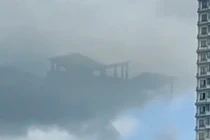 Bầu trời Trung Quốc xuất hiện cung điện lơ lửng, ai thấy cũng giật mình 