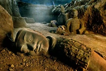 Vì sao đội quân đất nung trong mộ Tần Thủy Hoàng không đội nón sắt? 