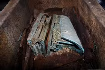 Chiếc quan tài bằng vàng cực bí ẩn, 10 năm đố ai dám mở!