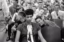 Câu chuyện gây sốc đằng sau những bức ảnh nổi tiếng lịch sử 