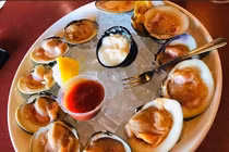 Cắn phải sạn trong món ăn, cặp vợ chồng bỗng có hàng tỷ đồng