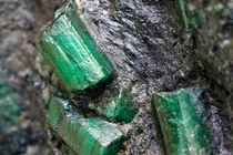 Tìm thấy khối đá hàng nghìn tỷ đồng, chủ nhân ngày đêm nơm nớp 