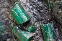 Tìm thấy khối đá hàng nghìn tỷ đồng, chủ nhân ngày đêm nơm nớp 