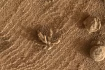 Tàu NASA phát hiện vật lạ trên sao Hỏa, chuyên gia lập tức lý giải 