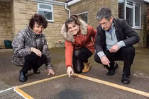 Tưởng than nướng thịt bị vứt, chuyên gia thốt lên: "Cực hiếm!" 