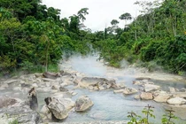 Dòng sông đun sôi mọi thứ và loạt địa điểm kỳ quái nhất hành tinh 