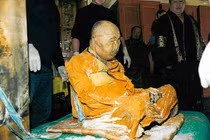 Xác ướp thiền sư trăm tuổi bất ngờ “hồi sinh", khoa học chao đảo? 