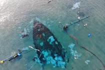 Tìm thấy “con tàu ma” chứa thứ đáng sợ, đoạt mạng 2/3 người châu Âu