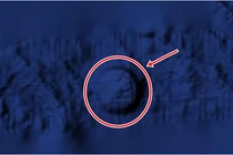 Dùng Google Earth, bất ngờ phát hiện UFO ẩn mình dưới đại dương? 