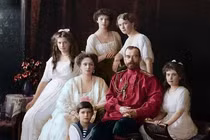 Bí ẩn kho báu Sa Hoàng chìm sâu dưới hồ: Không ai dám vớt! 