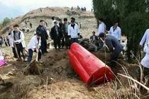 Mở nắp quan tài đỏ tươi kỳ quái, sốc nặng lai lịch chủ nhân