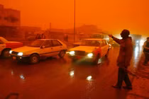 Giật mình “bóng ma có thể gây mưa máu” đang di chuyển đến Tây Âu