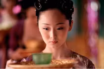 Được “rửa lỗ rồng” cho hoàng đế, cung nữ xưa tranh nhau chí mạng