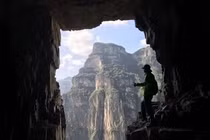 Bí ẩn ngôi làng “nằm dưới đáy giếng”, bị cô lập suốt ngàn năm