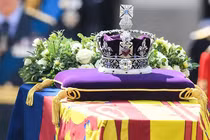 Bí mật Vương miện Đế chế đặt trên linh cữu Nữ hoàng Elizabeth II