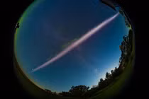 Bí ẩn bóng ma màu tím xuất hiện sau khi Trái Đất bị tấn công