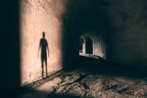 Đến thăm địa điểm “ma quái”, cặp đôi nhận được tin nhắn ám ảnh