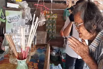 Giật mình nguồn gốc 2 con cá lạ được người dân cúng bái