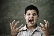 Đáng sợ hội chứng bàn tay "ma quỷ" tự bóp cổ chính chủ nhân 