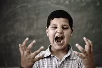 Đáng sợ hội chứng bàn tay "ma quỷ" tự bóp cổ chính chủ nhân 