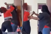 Nữ sinh lớp 9 đánh cô giáo dã man đến mức gãy chân