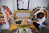 Dịch vụ mai táng cho thú cưng “cháy hàng” ở Trung Quốc