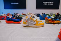 Kẻ trộm đánh cắp 220 đôi giày nhưng tất cả đều dành cho chân phải