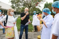 Bệnh nhân COVID-19 người nước ngoài nói gì về phác đồ điều trị SARS-CoV-2 của VN?