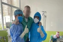 Phổi bệnh nhân 91 hồi phục 90%, gọi điện với bạn bè khắp nơi