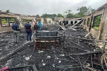 Bị thu điện thoại, nữ sinh đốt ký túc xá khiến 19 người chết