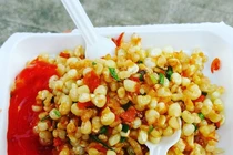 Khám phá loạt món ăn vặt hấp dẫn quanh Hồ Con Rùa, Sài Gòn