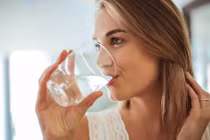 11 lợi ích bất ngờ của việc uống nước khi bụng đói có thể bạn chưa biết