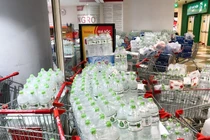 Chuyên gia khuyến cáo cẩn trọng điều này khi sử dụng nước đóng chai để nấu ăn