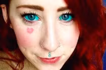 Trào lưu xăm nhãn cầu khiến cô gái suýt mù nguy hiểm ra sao?